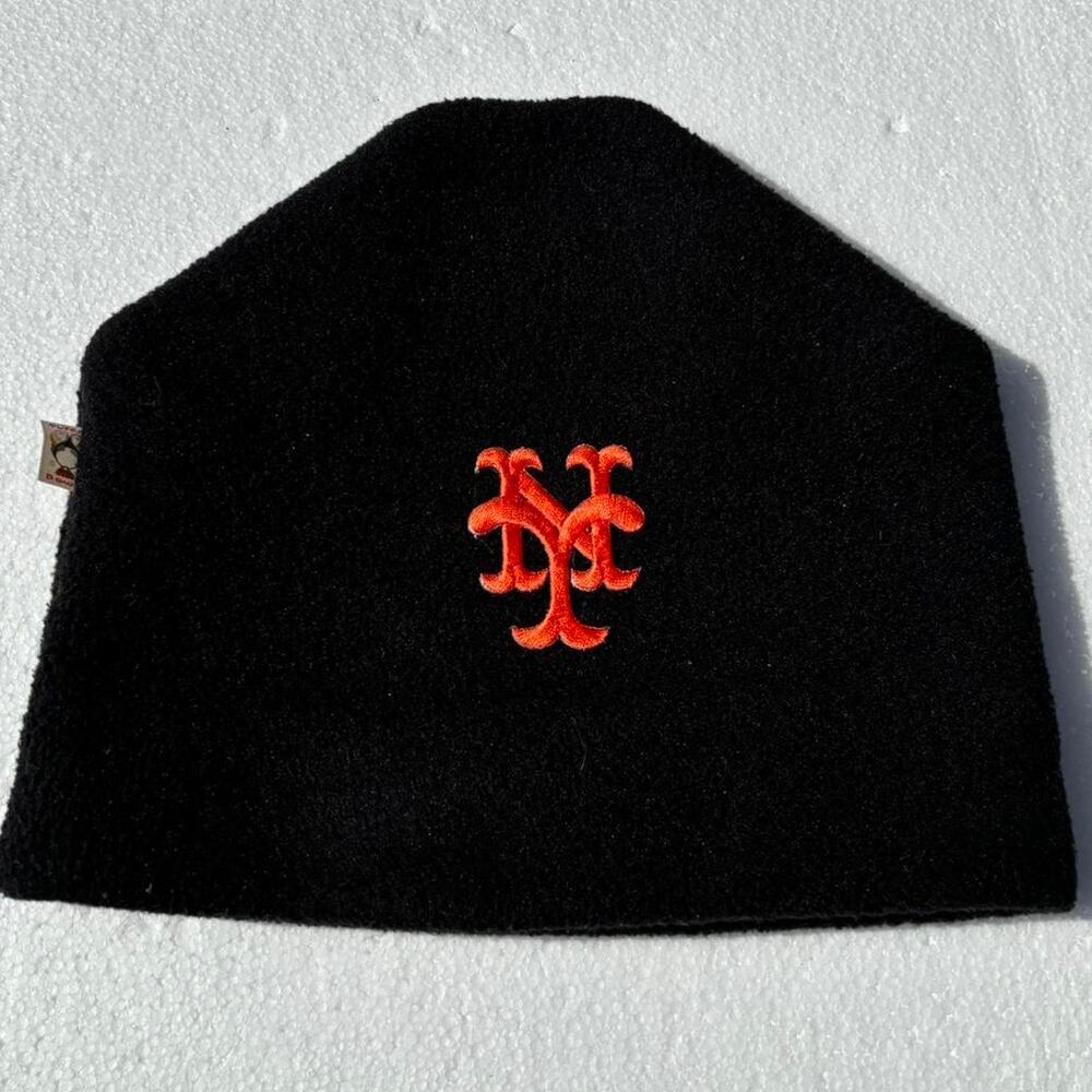 Black sports beanie